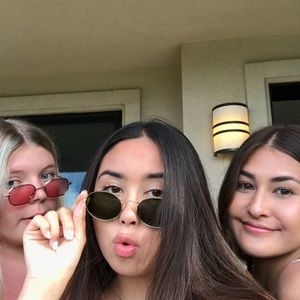 Meet your Posher, Olivia